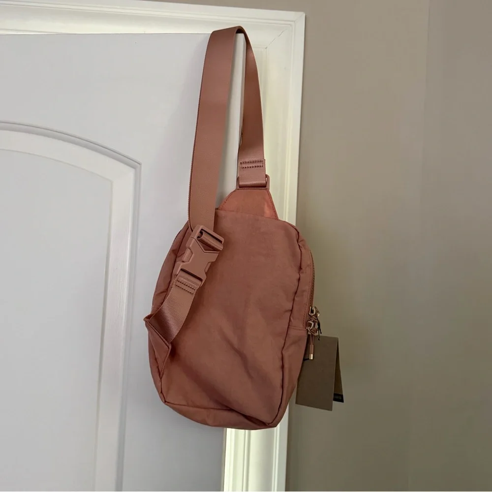 Brand new”NIKE”shoulder bag.Size-W 9”x12”inch.Color-peach.🧡 - Picture 3 of 8